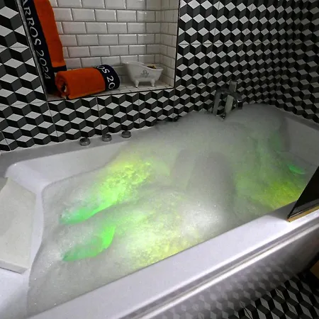 Appartement Cite Saint Paul Terrasse Parking Clim Wifi Sauna *